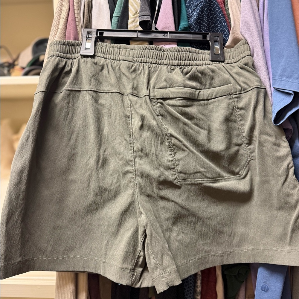 lululemon athletica Men's Khaki Shorts